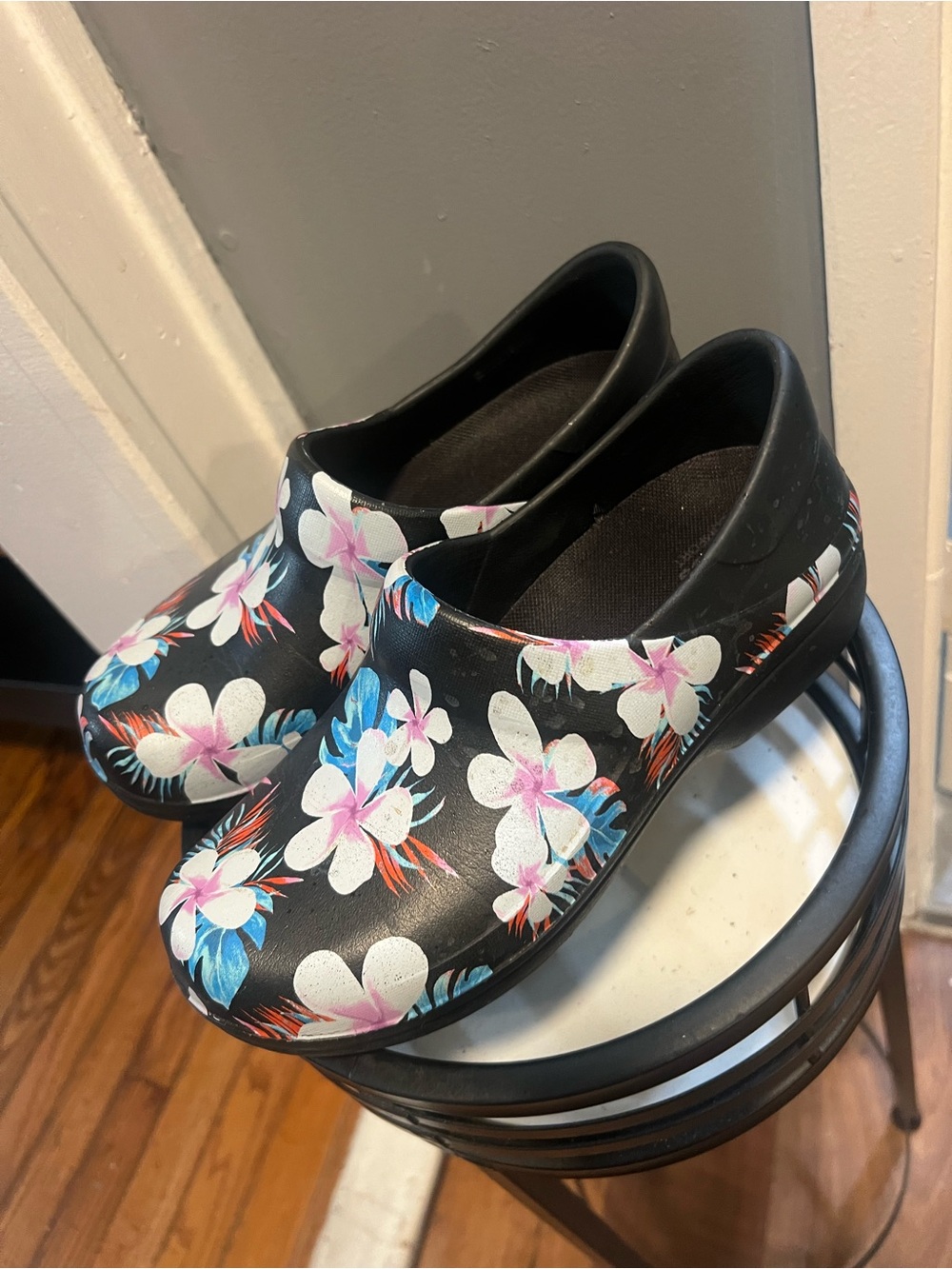 Crocs Neria Pro II Work Clogs Womens 6 Black/Tropical Lightly Worn